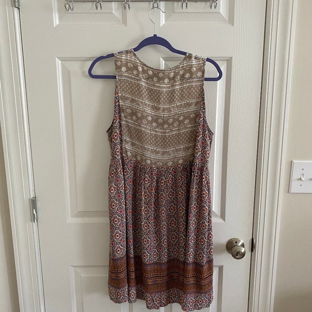 sleeveless patterned dress with lace top - Picture 2 of 4